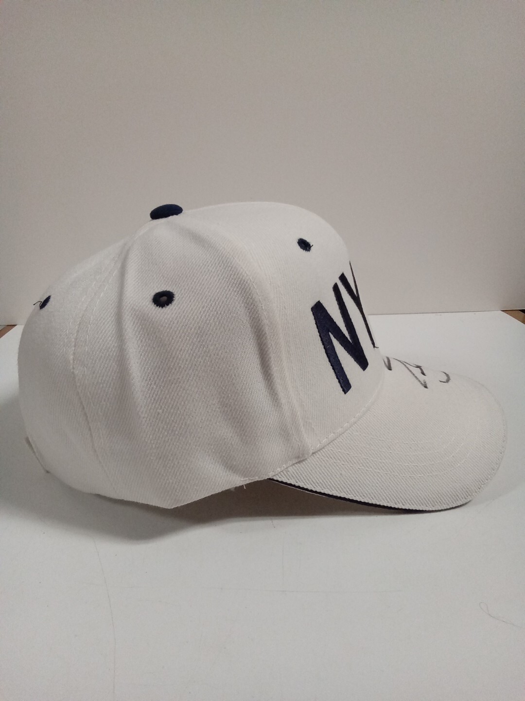 Randy Johnson Signed NYPD White Baseball Hat JSA ** #