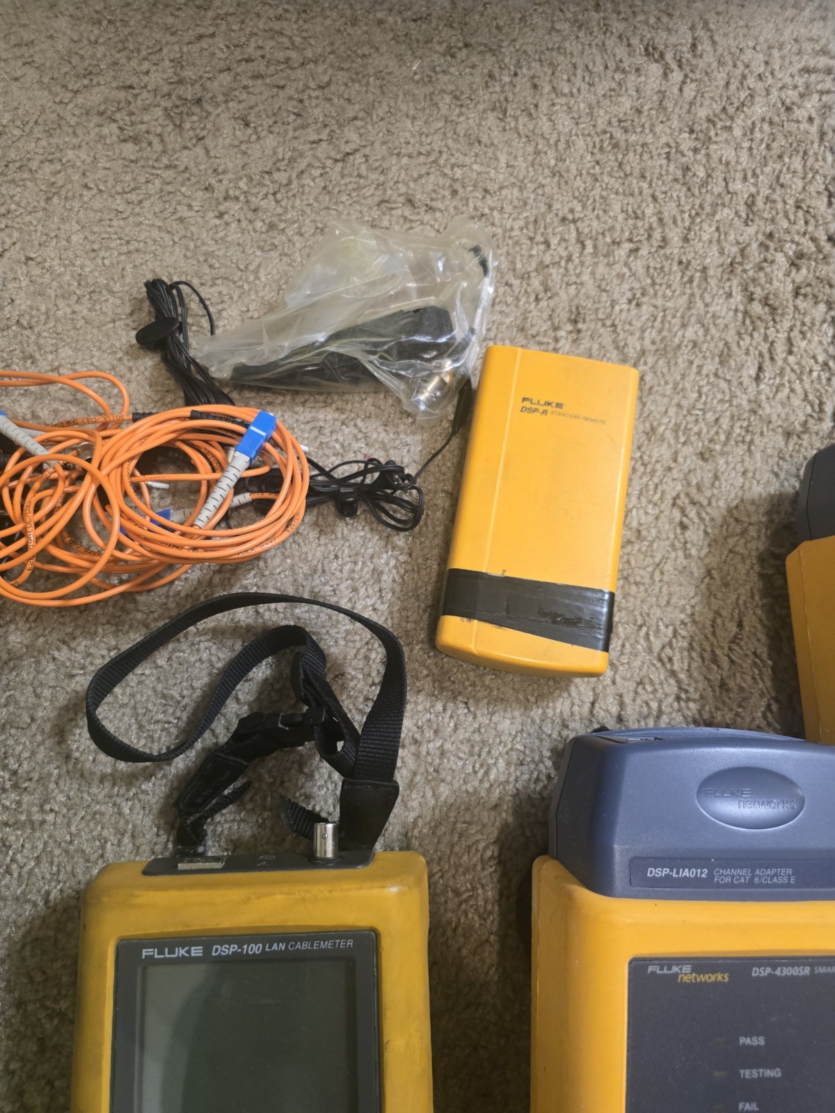 Fluke Networks DSP-4300 RJ45 Cable Analyzer w/ DSP-4300SR Smart Remote