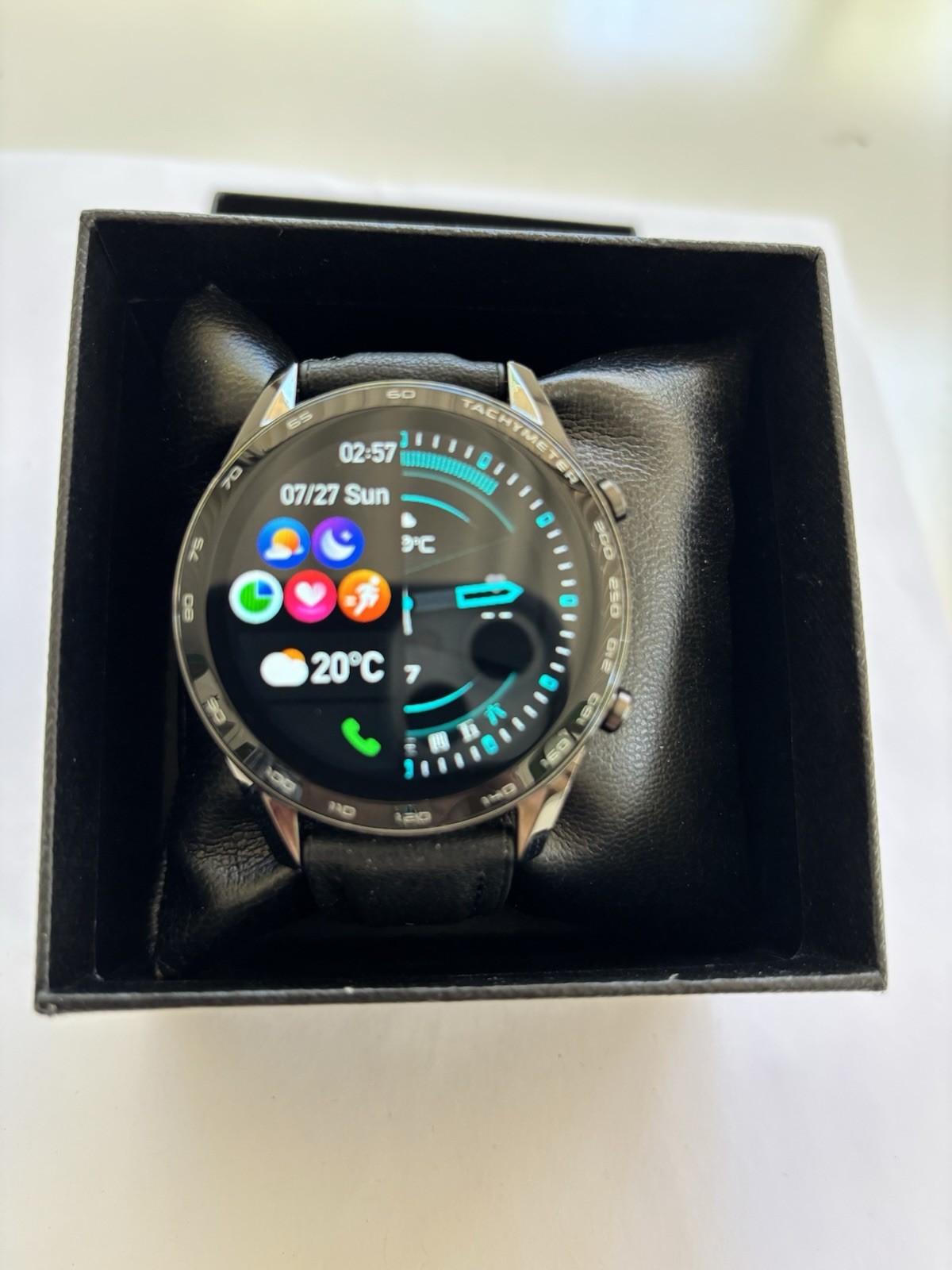 Filiekeu Smartwatch with Leather Strap