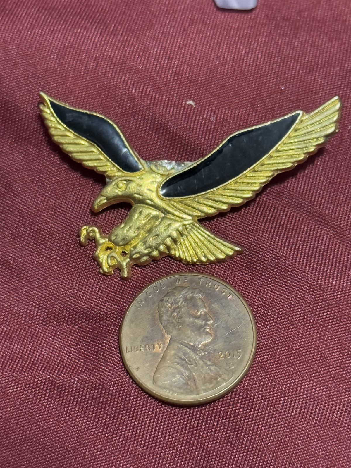 Iraqi Army eagle beret pin badge