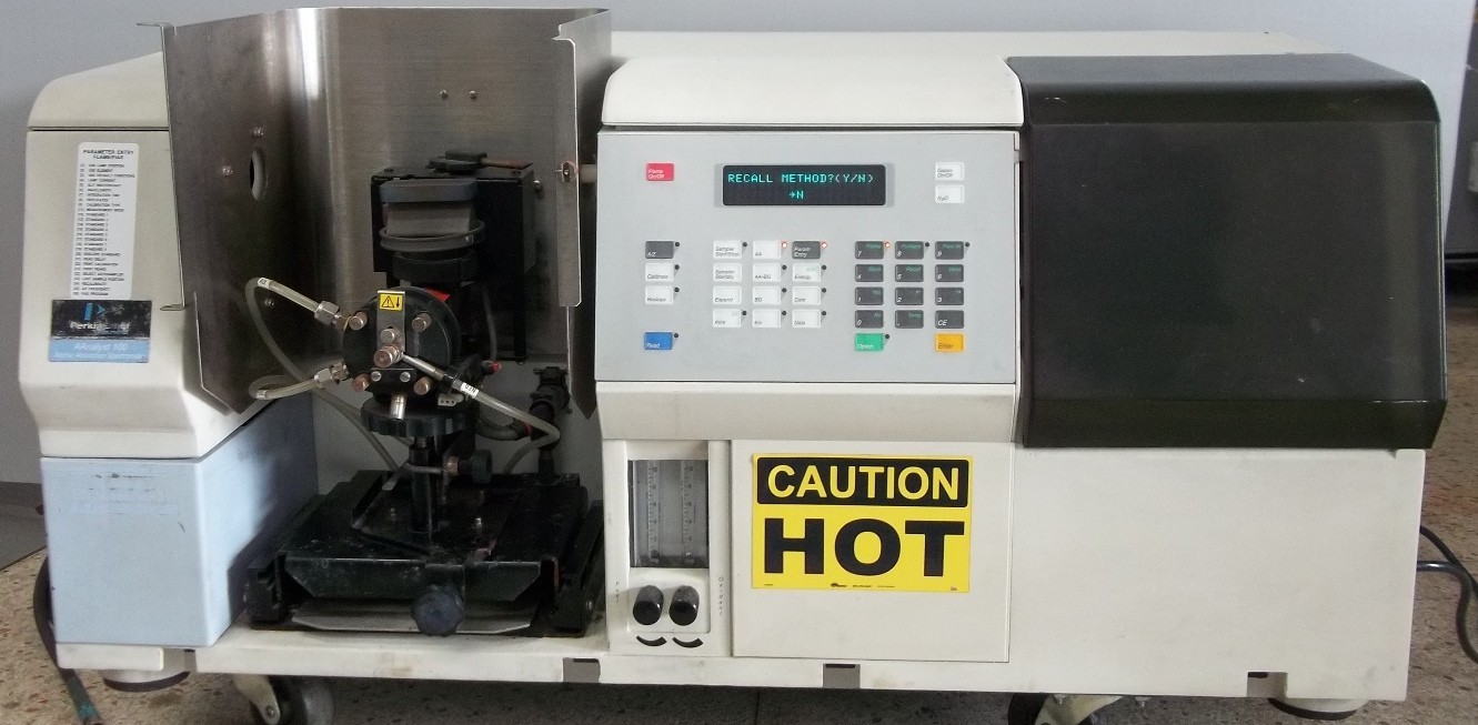 PERKIN ELMER AANALYST 100 AA ATOMIC ABSORPTION SPECTROPHOTOMETER