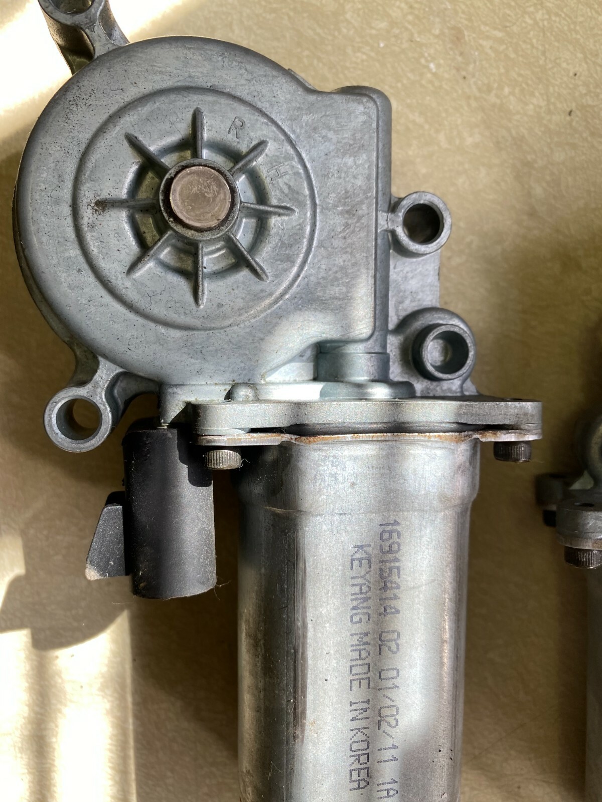 WINDOW LIFT MOTOR ,FRT CASCADIA OEM, 16915414 RH