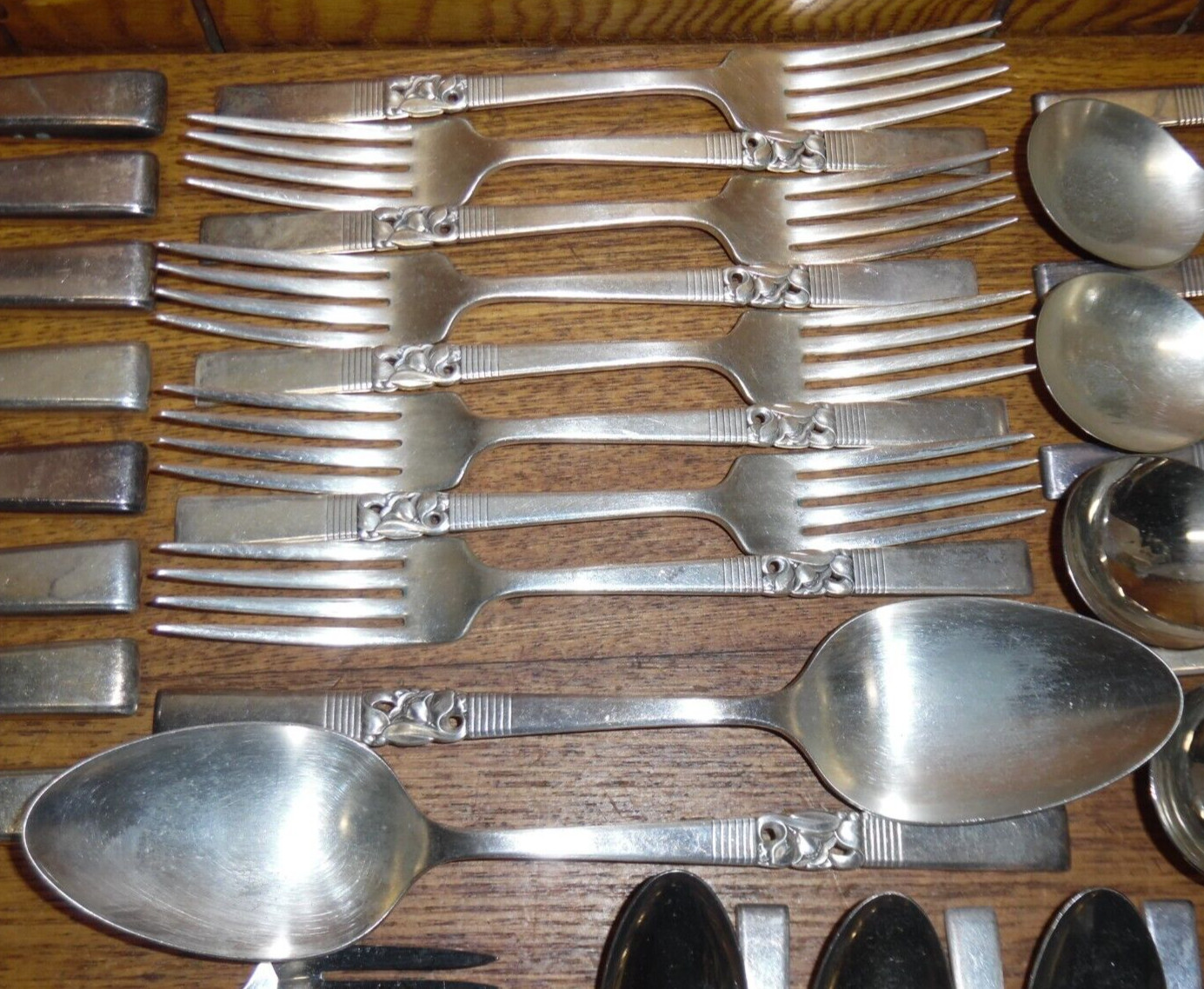 52pcs 1948 Community Silver Plate Oneida Flatware Set - Morning Star