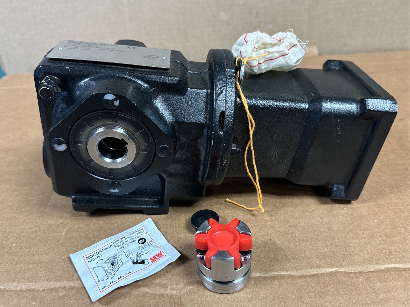 NEW SEW Eurodrive SA37 AQH100/2 Gear Reducer  144.4:1  87.7301156801.0001.16.10