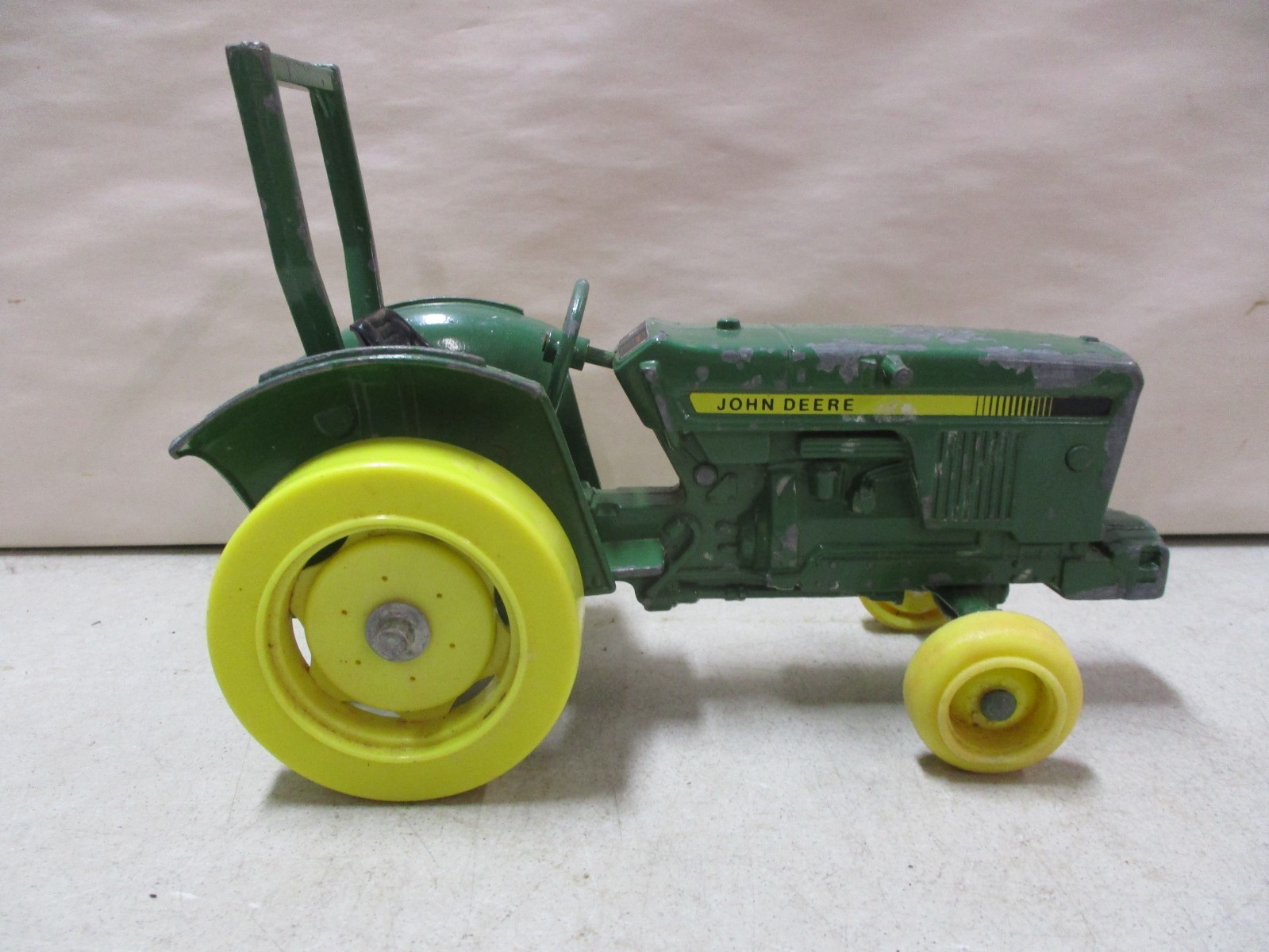Ertl John Deere Farm Tractor