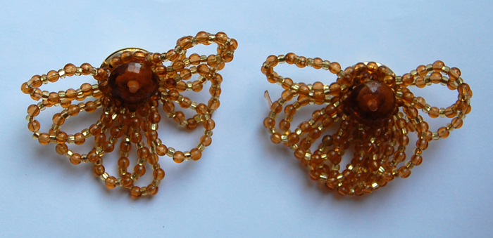 VINTAGE GOLD GLASS SEED BEAD CLUSTER FAN SHOE CLIP ACCENT HONG KONG DEAD STOCK