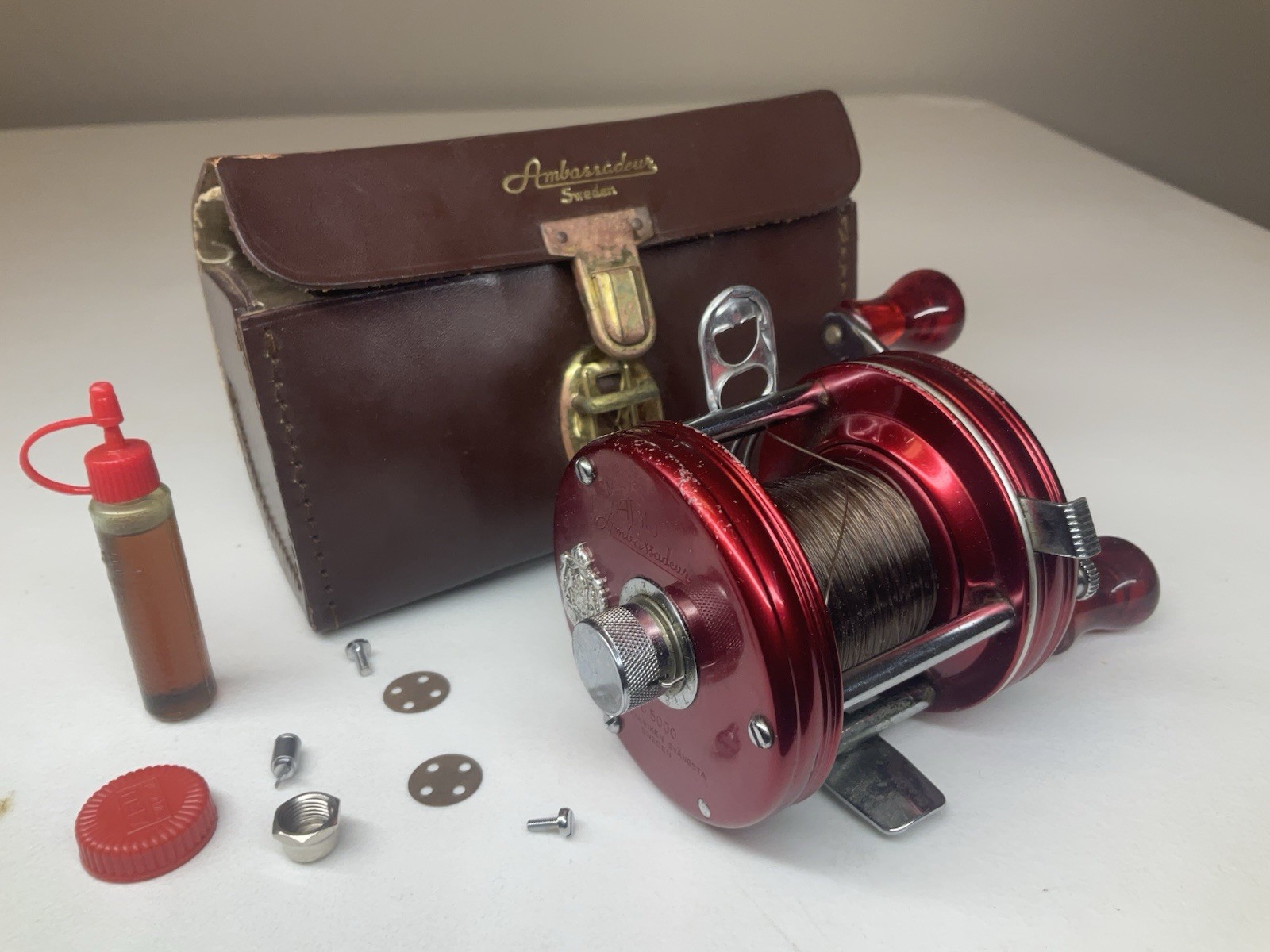 Garcia Ambassador 5000 Baitcasting Fishing Reel w/ Full Oil Case & parts