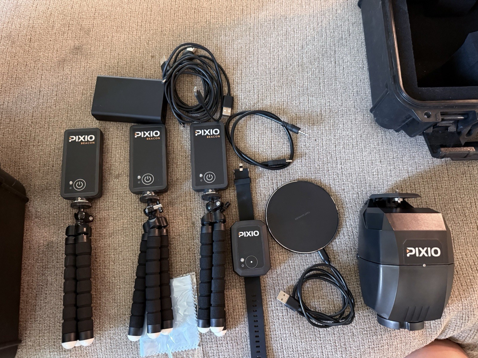 PIXIO Auto Tracking Sports Camera System | 3 Beacons | Watch | Tripods