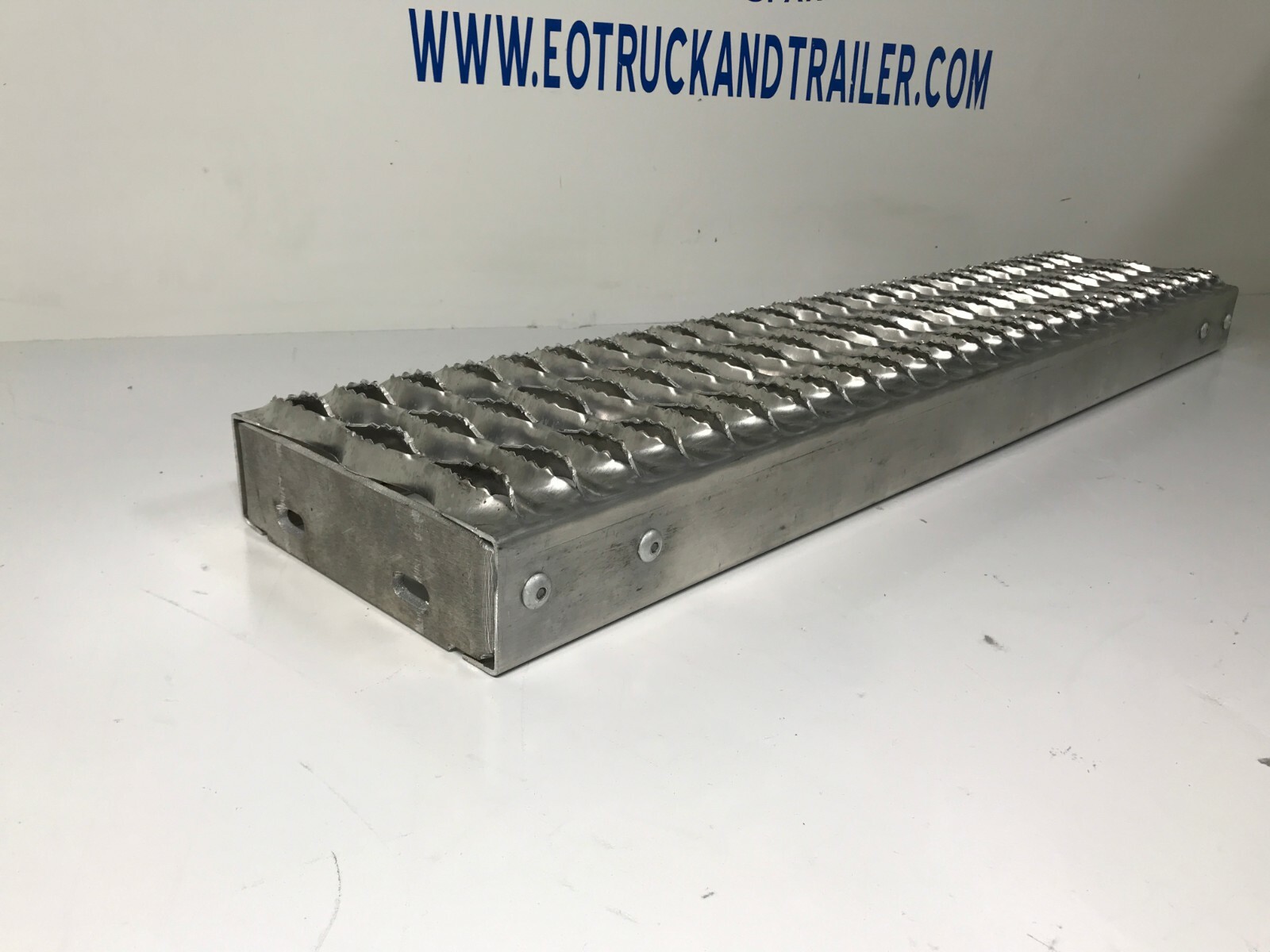 Peterbilt 379 389 Battery Box Lower Step