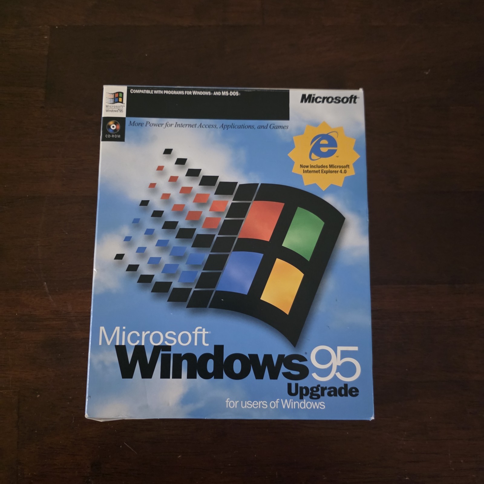 Microsoft Windows 95 Upgrade CD-ROM w/IE 4.0, Keys, Reg. Card In Box