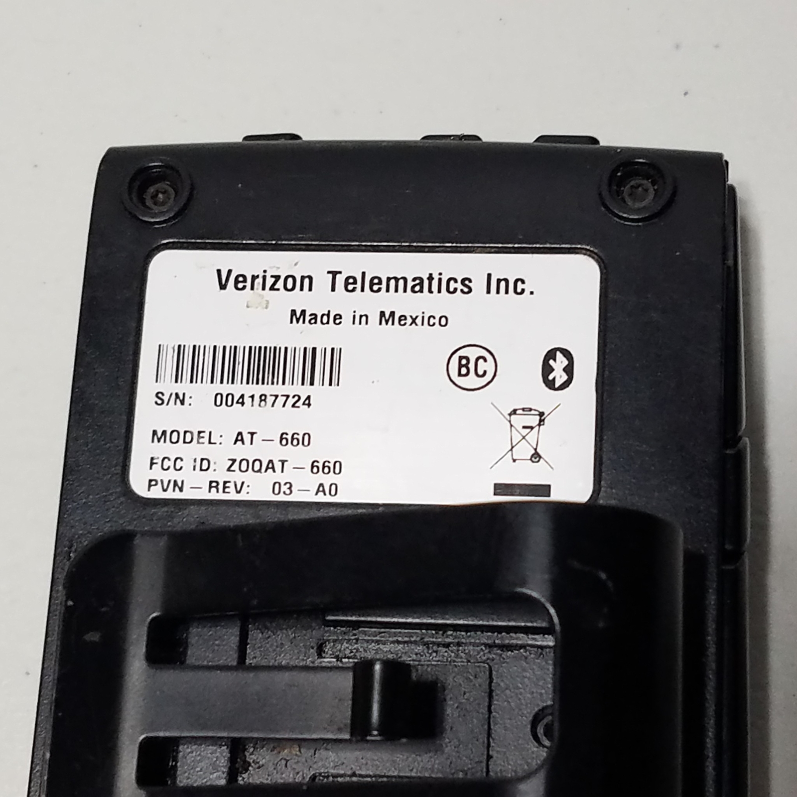 Hum by Verizon AT-660 Black 1st Gen Bluetooth Automatic Assist Telemetry Device