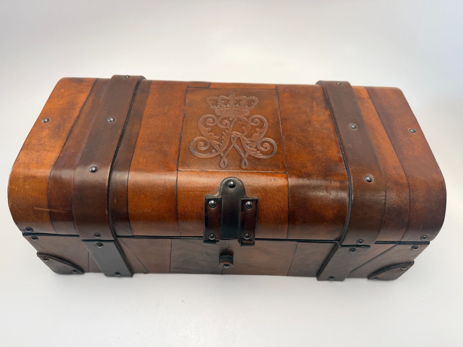 Needs Repair Wesley Bober 1970's Vintage Hand-Crafted Leather Chest Box Cigar