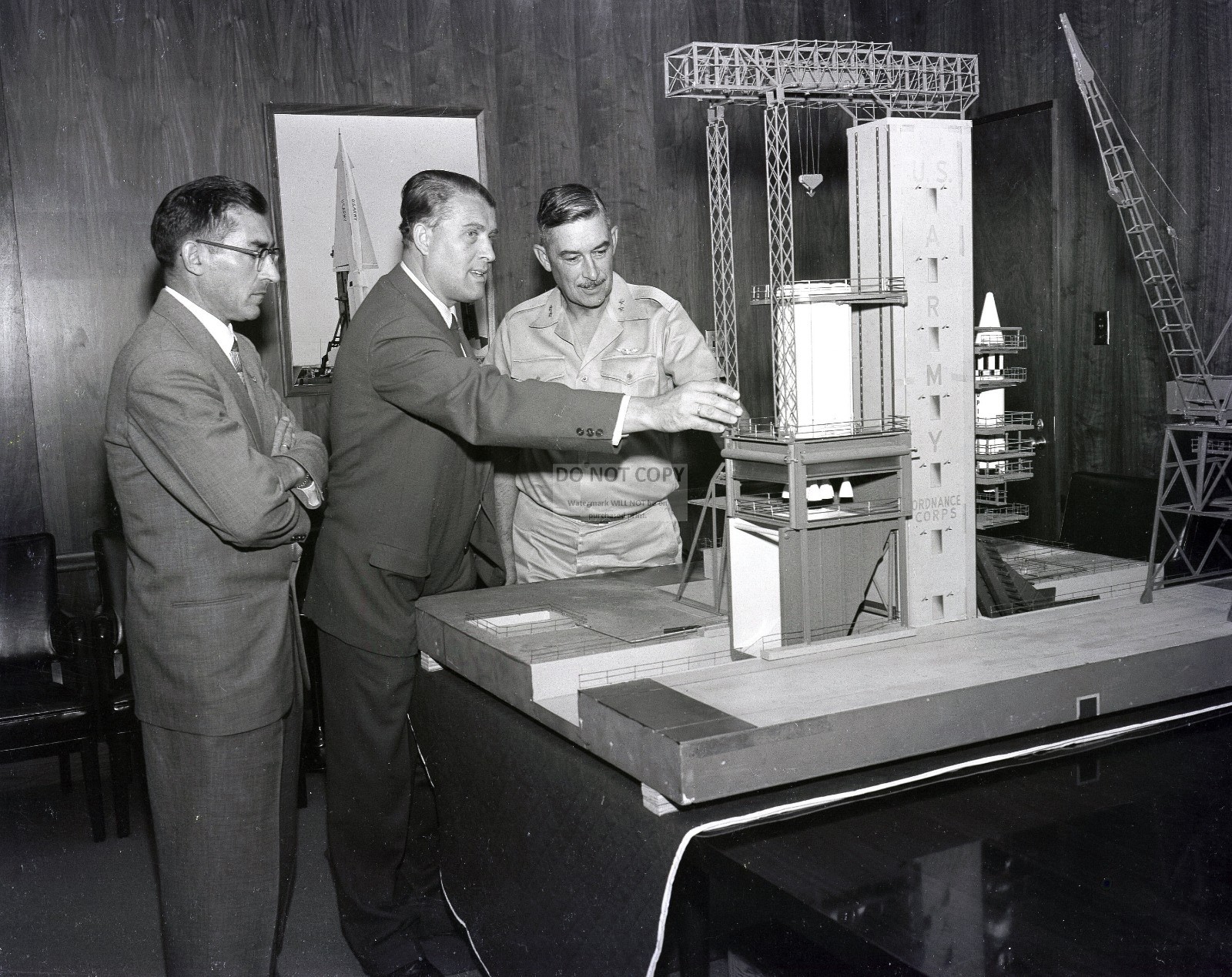 WERNHER VON BRAUN AND OTHERS EXAMINE S-1B TEST STAND MODEL - 8X10 PHOTO (EP-340)