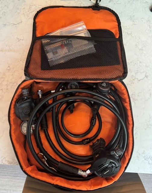 Apeks Tungsten XTX200 dual regulators for sidemount diving