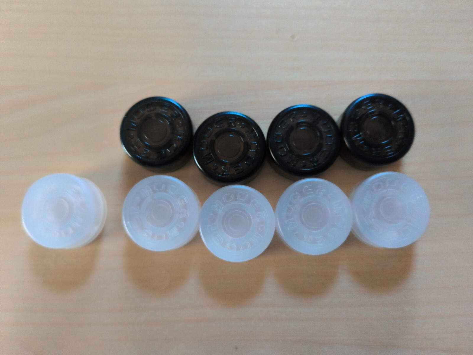 Mooer footswitch toppers, 4 black, 5 clear.