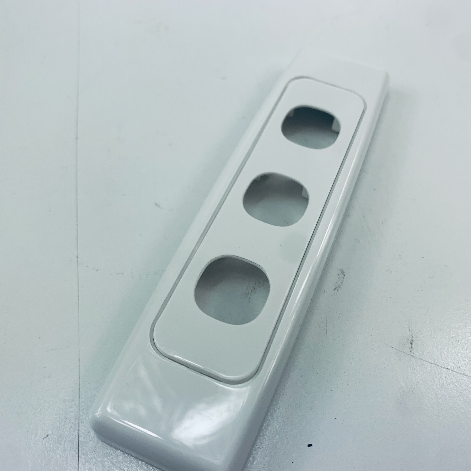 CLIPSAL C2033-WE Switch grid plate and cover 3 gang architrave white electric