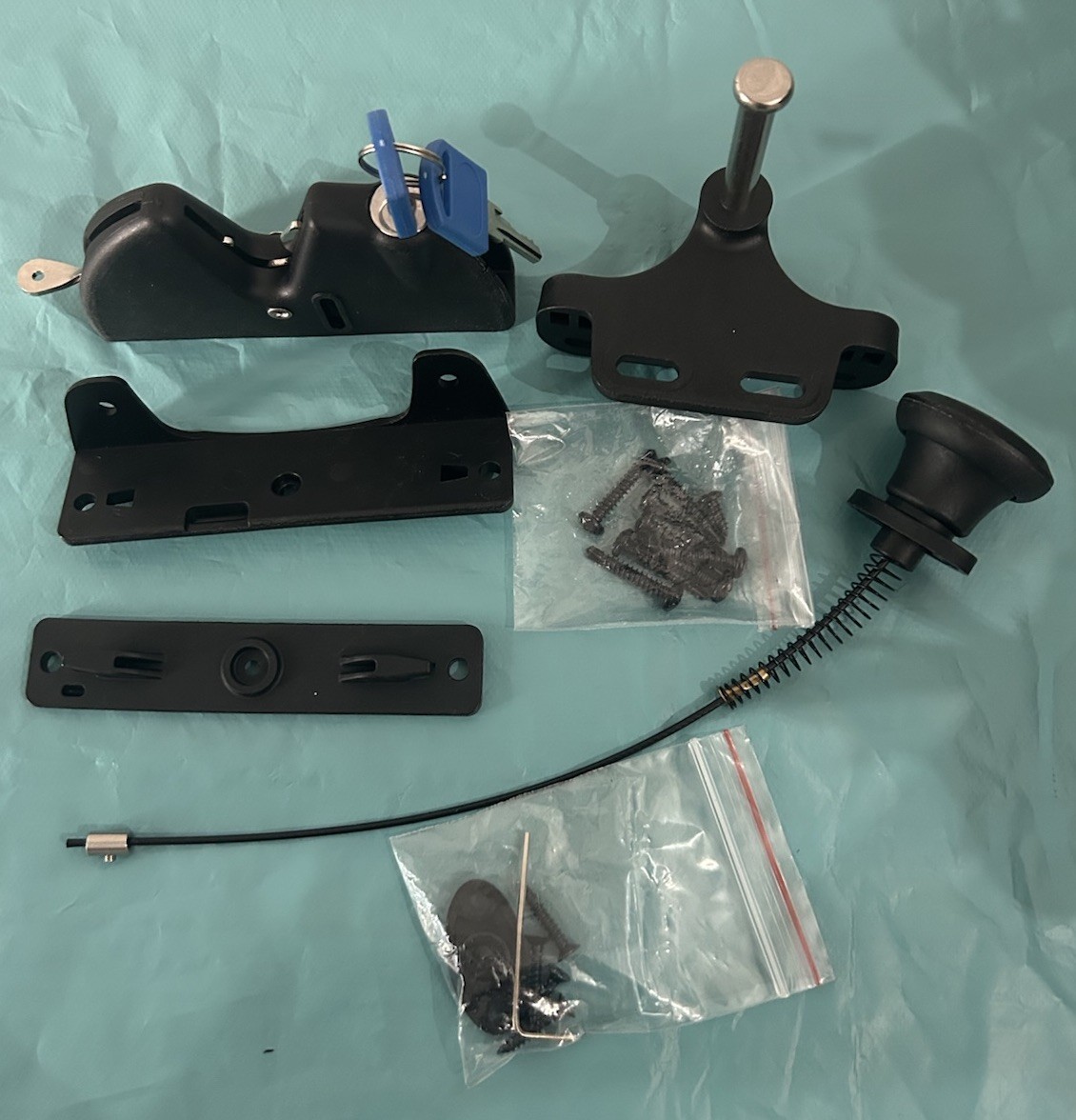Key Lockable Two-Sided Gate Latch for Outdoor Fence, Operates 2 Side of the Gate
