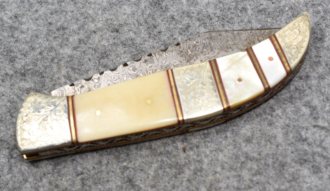Damascus Steel single blade Folding Knife 5-1/2" closed
