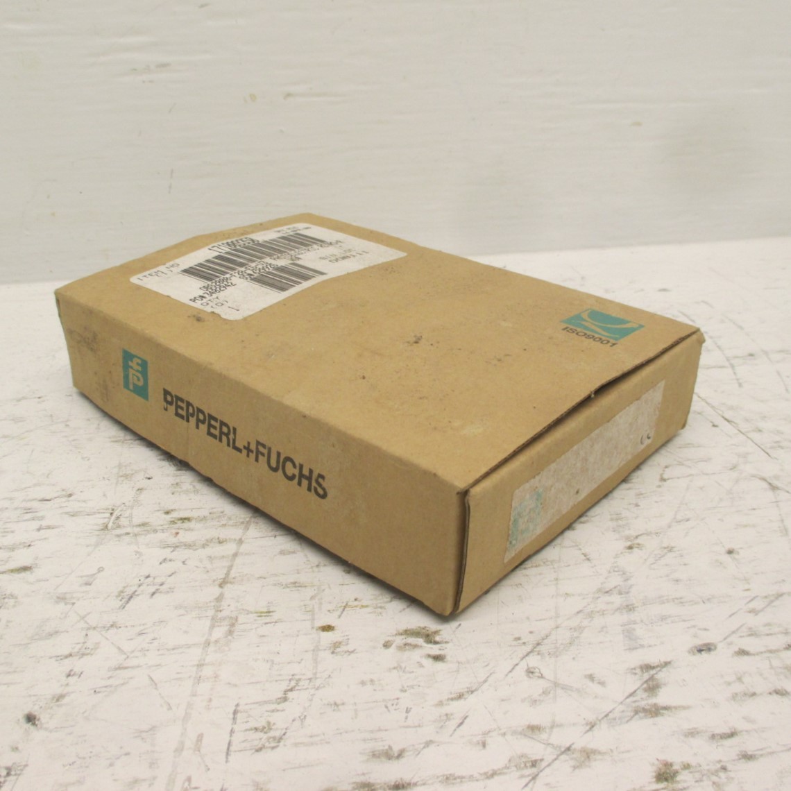 NEW Pepperl+Fuchs OBS2000-F28-E5 Photoelectric Switch Y85044 10-30V 300mA NIB