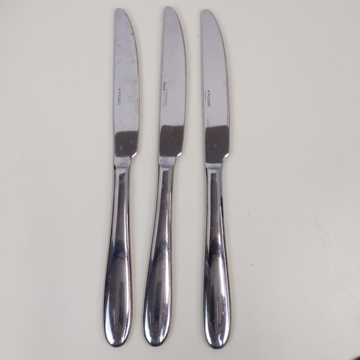 Oneida Stainless Steel Dinner Knives Set of 3 Flatware Silverware Modern Table