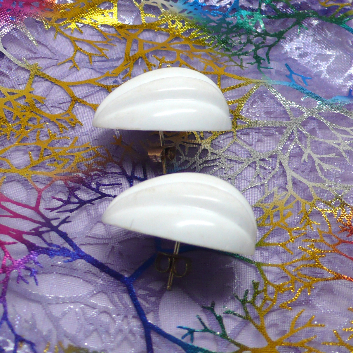 White Plastic Walnut Shaped Vintage 1990s Post Earrings