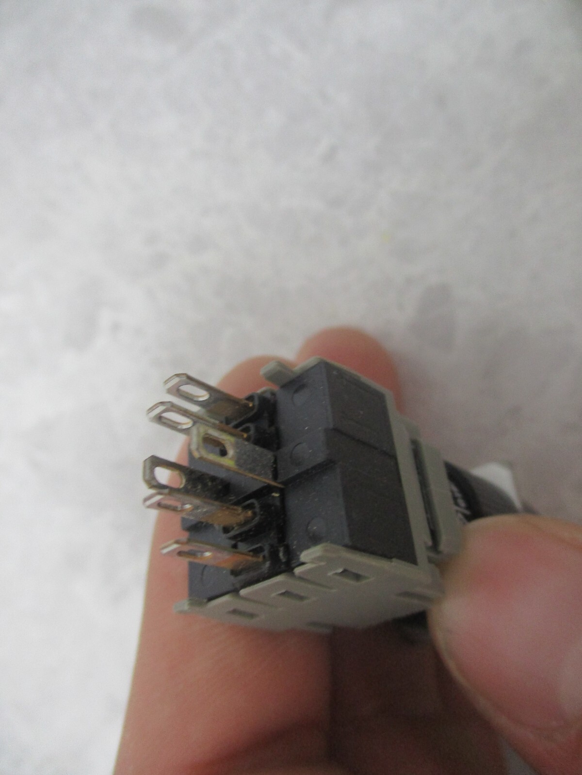 FUJI ELECTRIC AH165-L5 YELLOW PUSH BUTTON, T1631