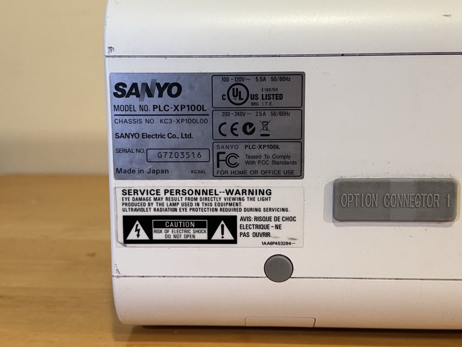 SANYO PLC-XP100L PROxtrax LCD Projector w/ Lens