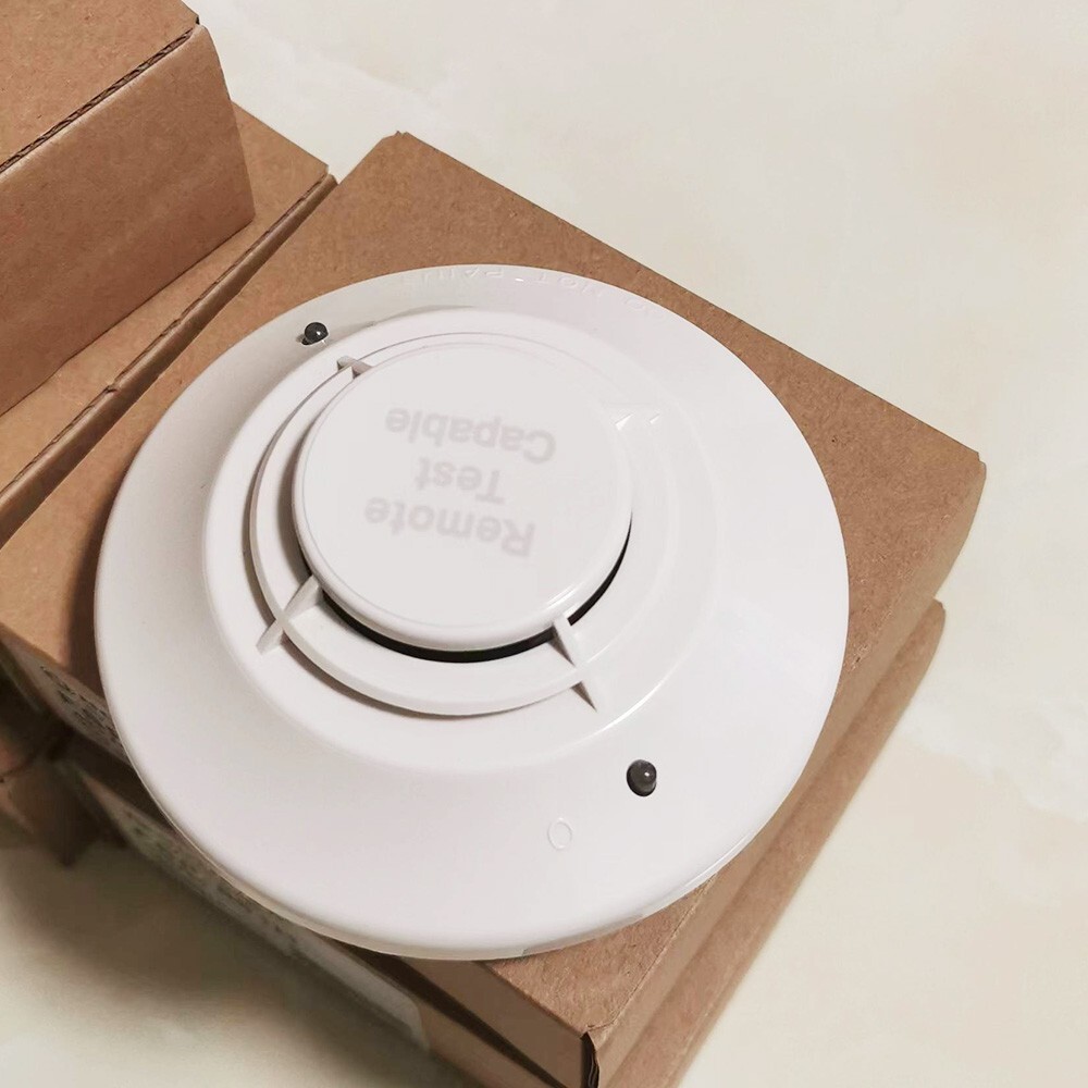 NEW IN BOX NOTIFIER FSP-851R SMOKE DETECTOR FSP851R FREE