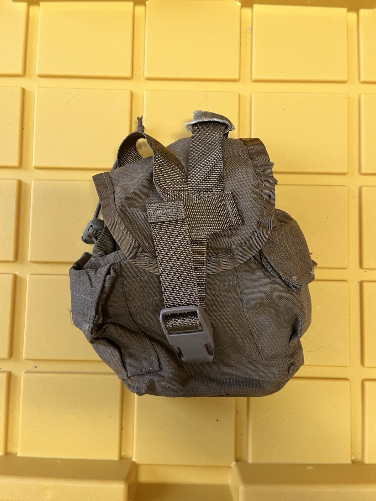 Good Condition - USMC MOLLE 1QT Canteen Cover Coyote Brown Utility USGI Military