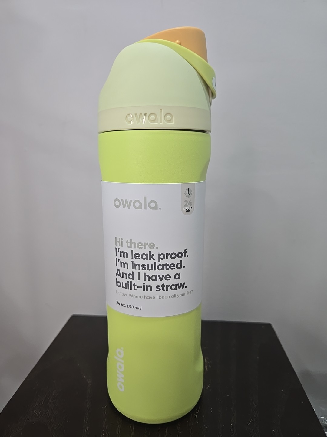 Owala FreeSip Stainless Steel Water Bottle / 24oz / Color: Firefly