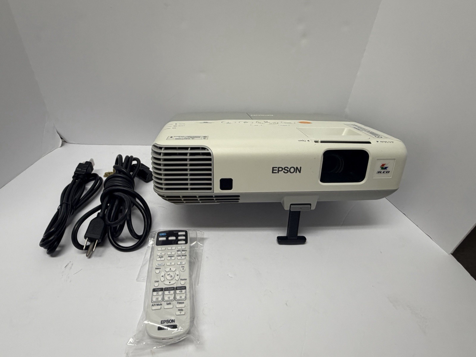 Epson H383A Powerlite 95 Projector 2500 Lumens w/ 457 Lamp Hours, Remote, Cables