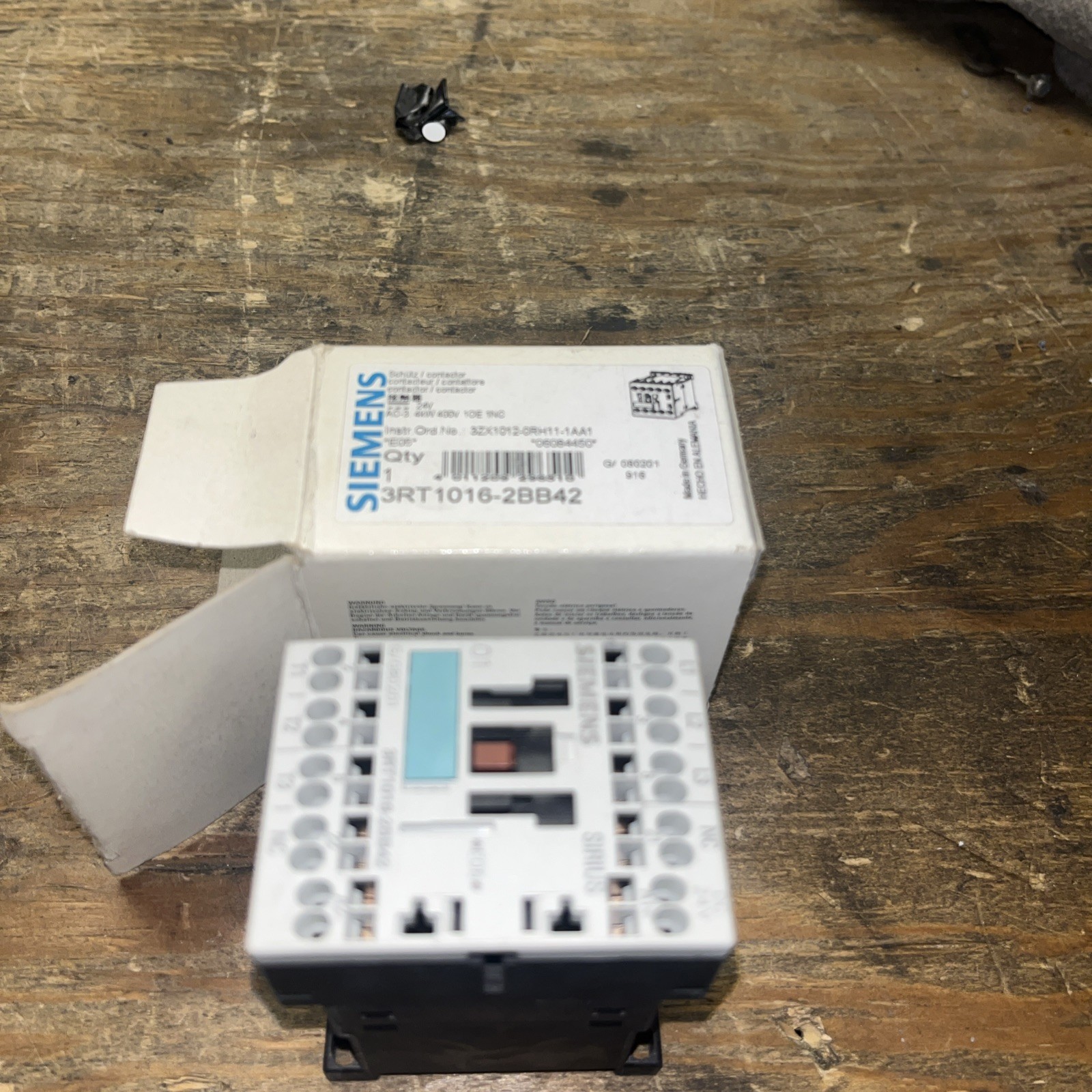Siemens #3RT1016-2BB42, NOS, HEHI-2701