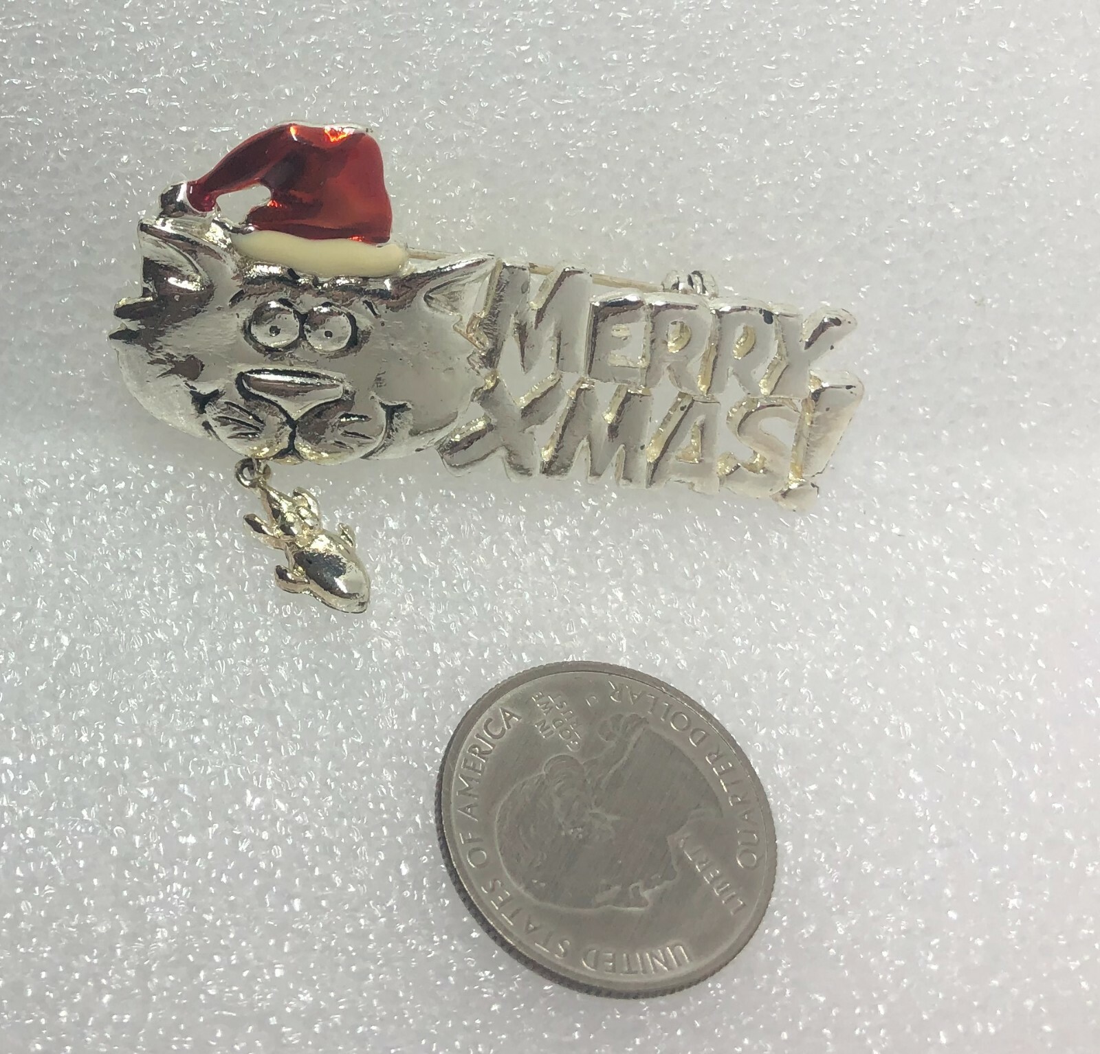 Merry Xmas! Santa Cat w/ Mouse Charm Pin