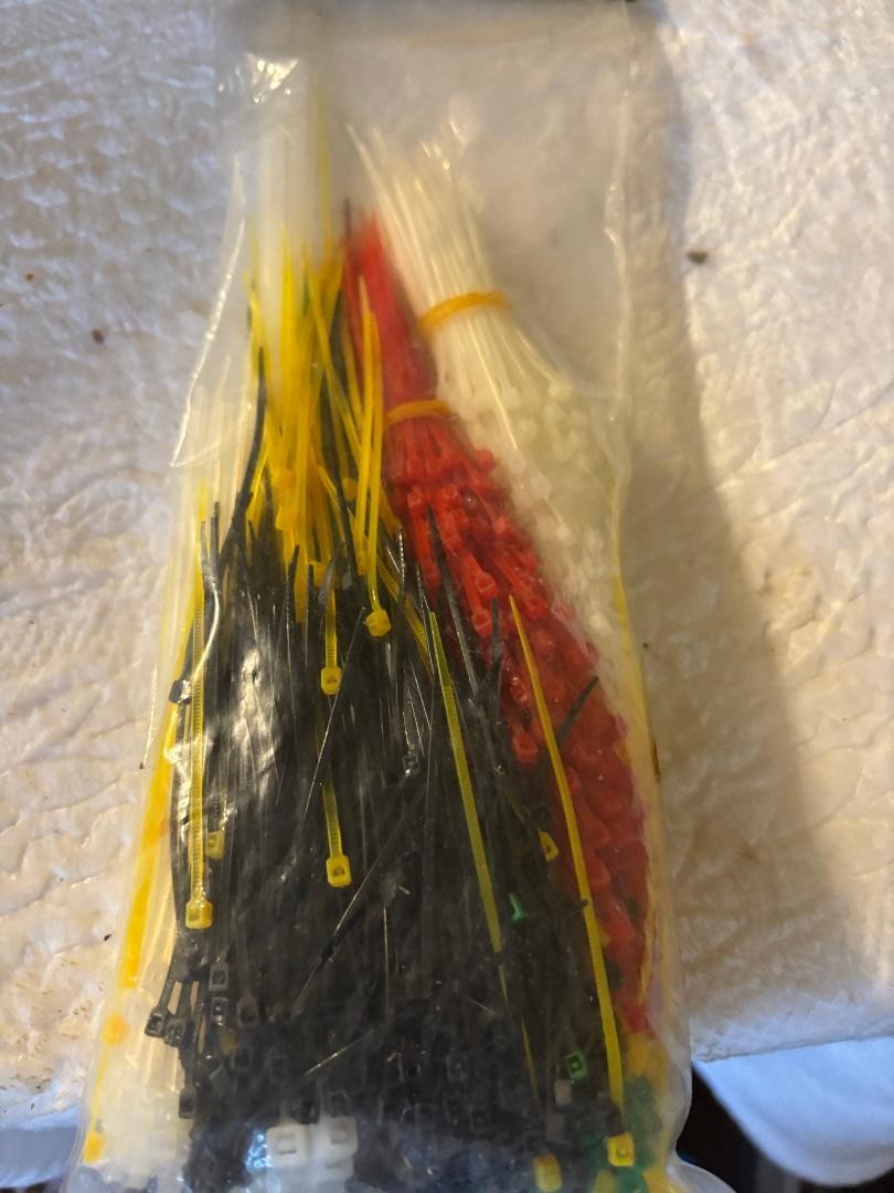 Pack of 1000 cable ties. (Various Sizes)
