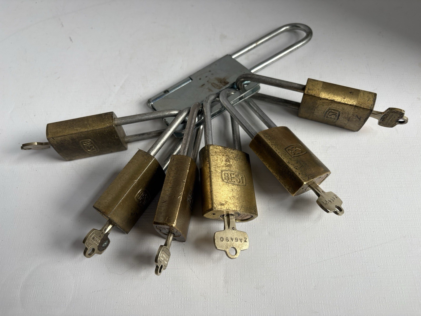 BEST Interchangeable Core Brass Padlocks Lot of 6 w/ 6 Keys + Steel Locking Hasp