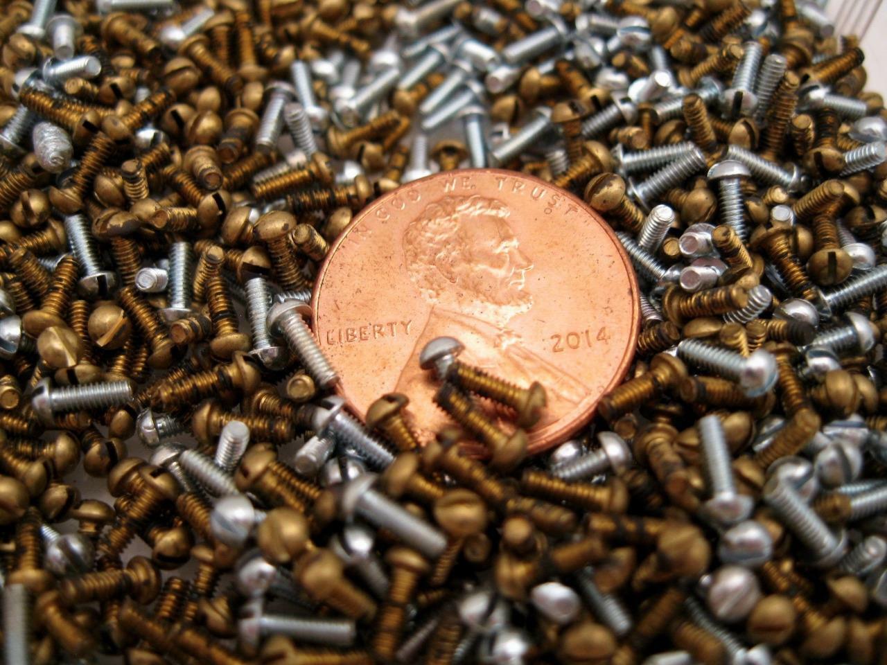 Lot of 24 0-80 x 3/16 Round Head Steel Screws Slot Head NOS