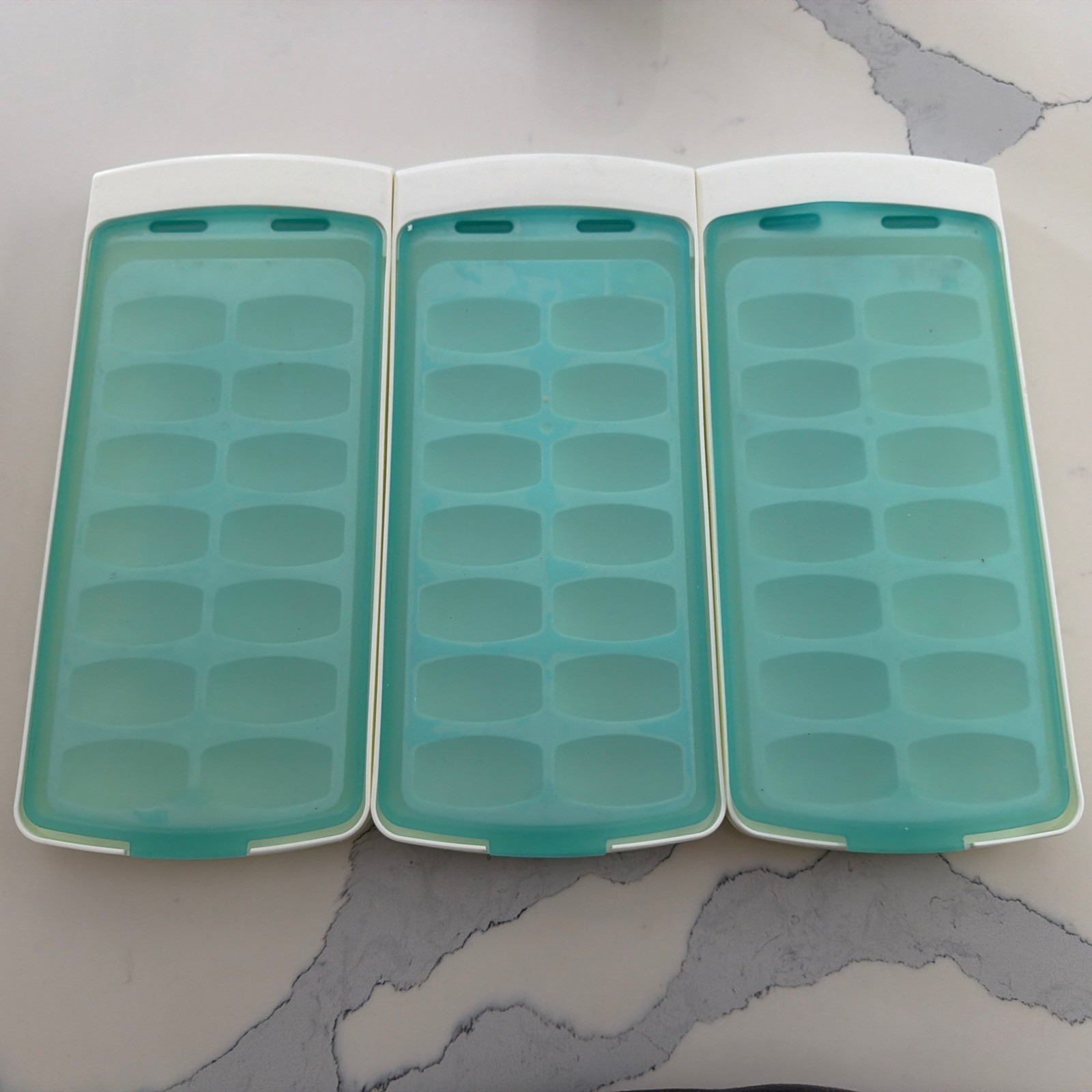 OXO Good Grips No-Spill Ice Cube Tray 1132080 - BPA & PVC Free - Set of 2