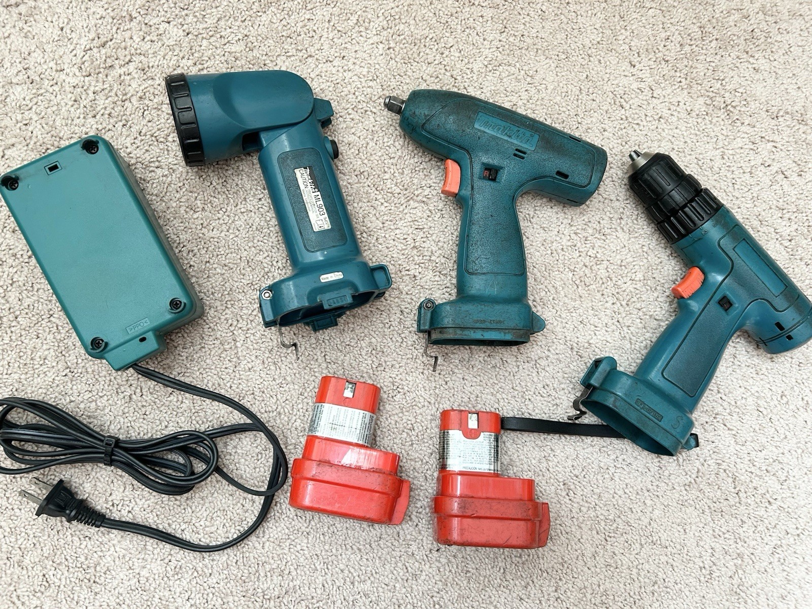 Makita ML903 Drill/Driver & Flashlight Set NiCd 2 Batteries 9.6V MPN 9100