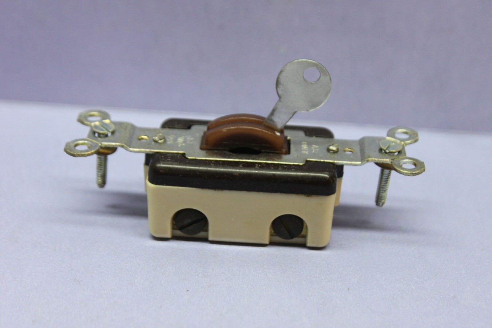⭐ Vintage Double-Pole Toggle Switch, Key Keyed Lock Security DPST, Circle F, USA