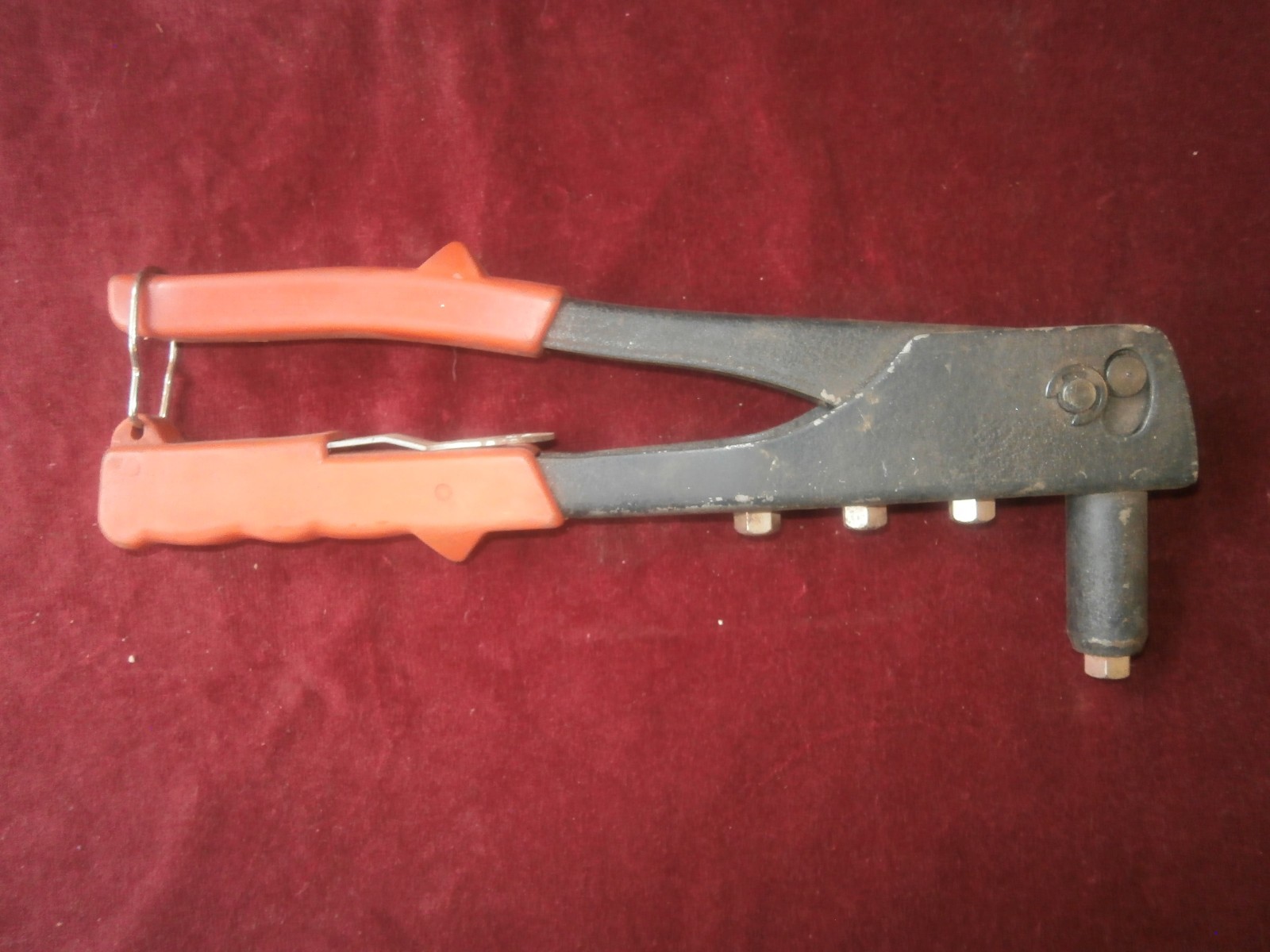 Unmarked riveter