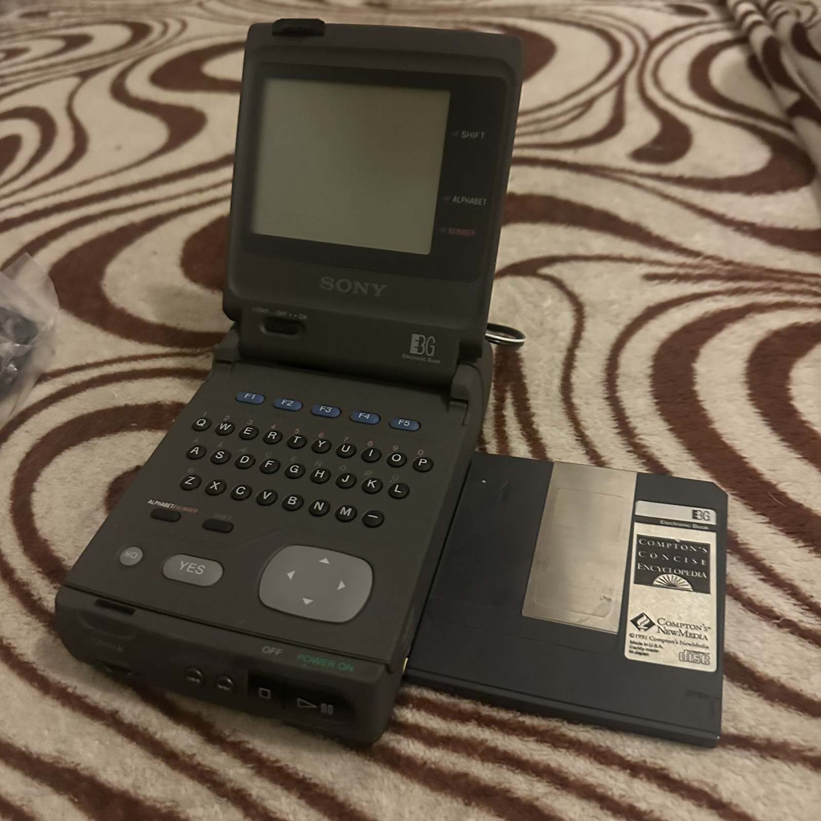Sony Multi-Lingual DATA Discman Electronic Book Player DD-1EX Box Set AS IS Vint