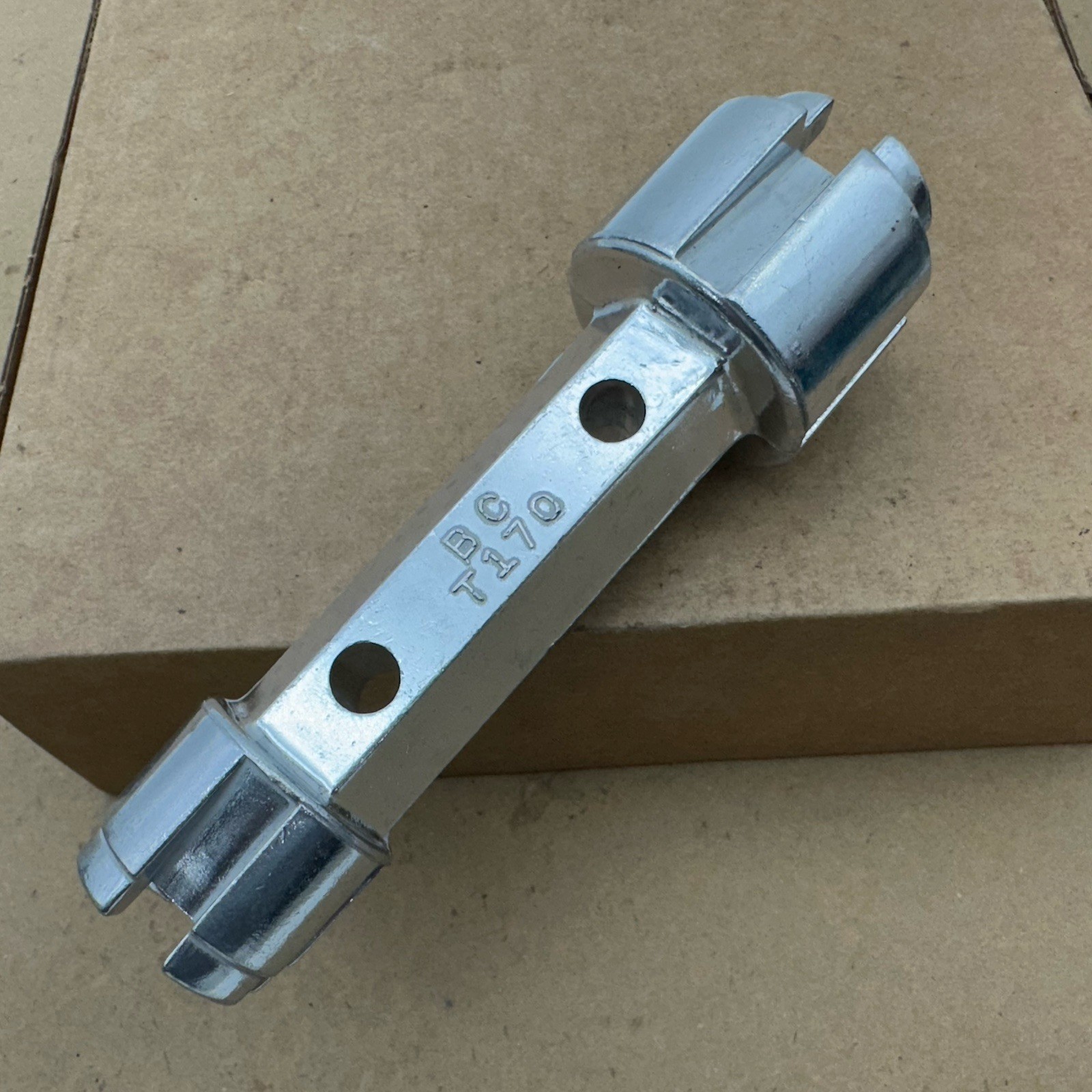 Vintage Aluminum Tub Drain Removal Hand Plumbing Tool BC T170 Very Nice Shape