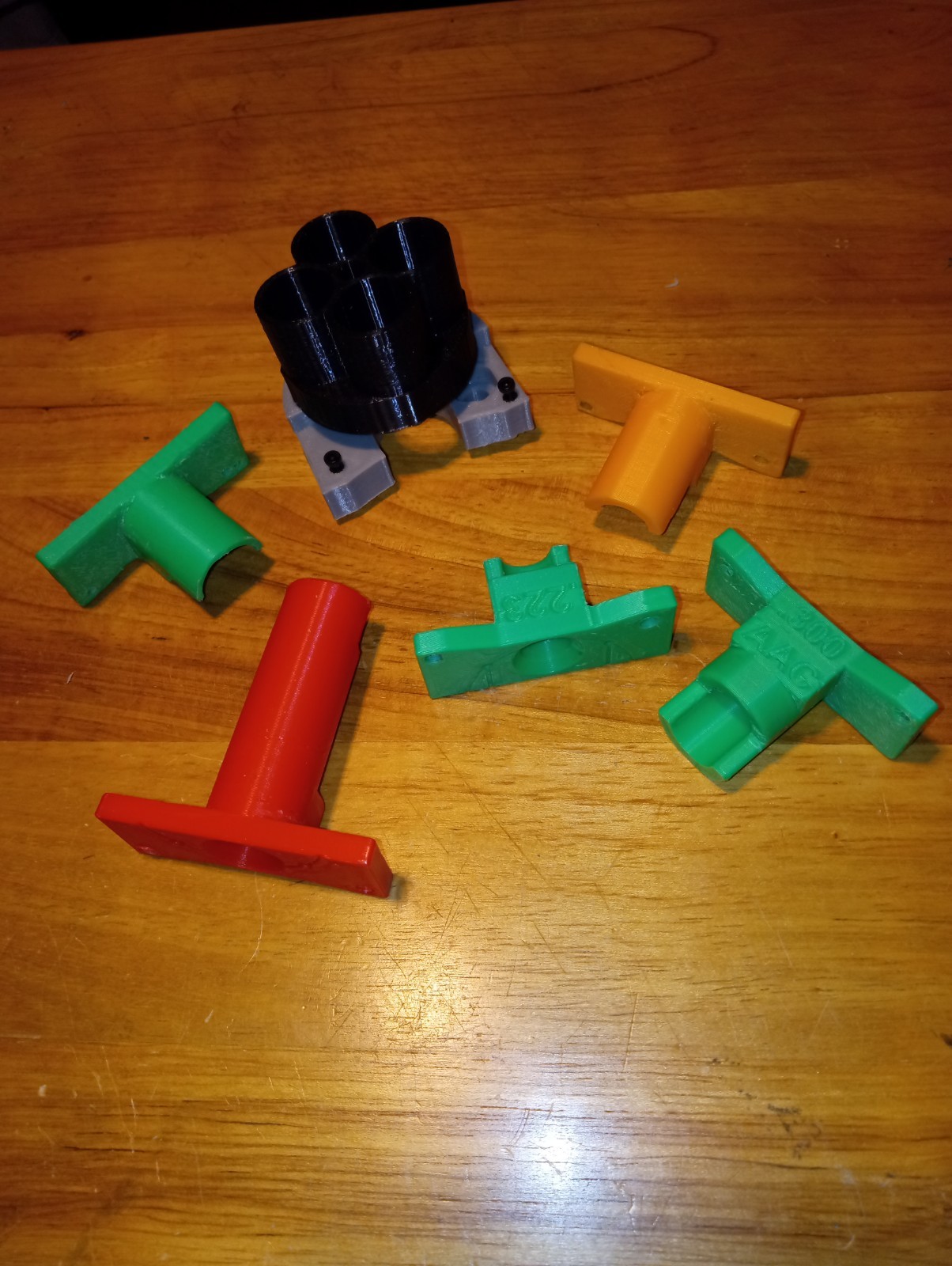 Lee APP Universal Case Feeder 3D Printed With 5 Case Adapters,No More Adjusting.