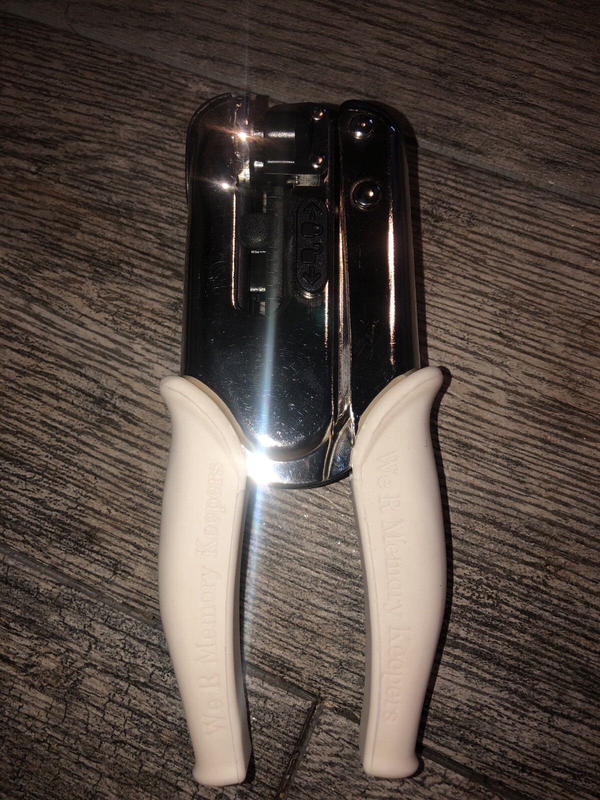 Memory Keepers Heavy Duty 1/4 Inch Standard Hole Punch N Dash The Crop-A-D Scrap