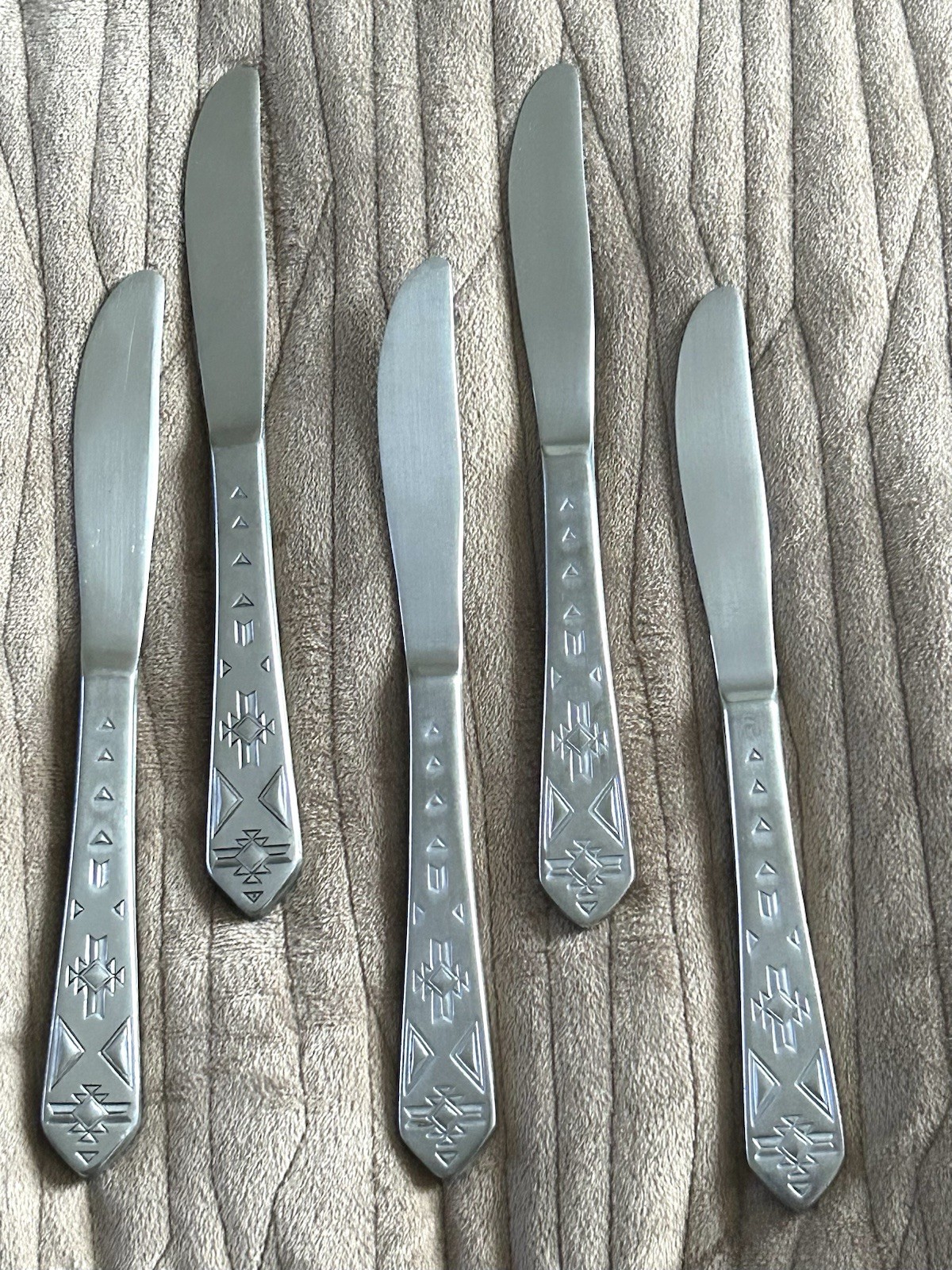 International Silver PUEBLO STAINLESS  *** 5 Dinner Knives ***  VGC