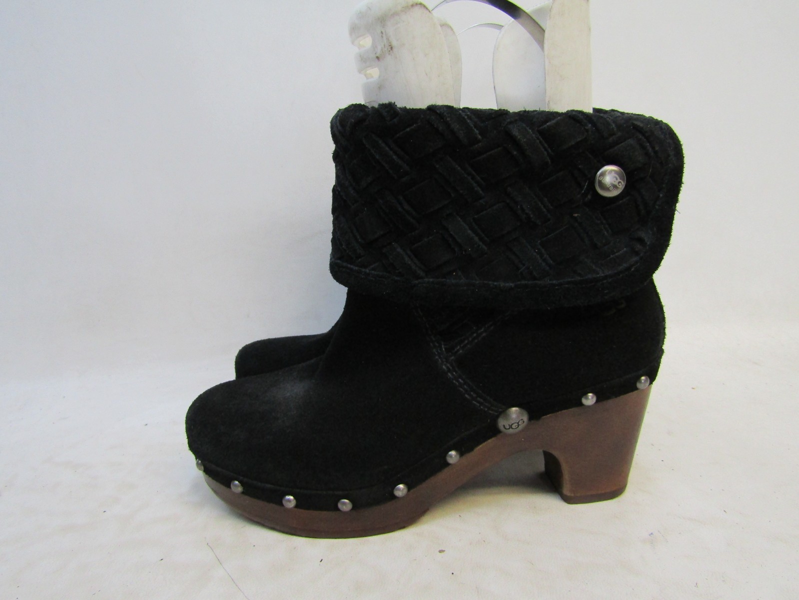 UGG Womens Sz 6 M Black Suede Ankle Heeled Boots Bootie