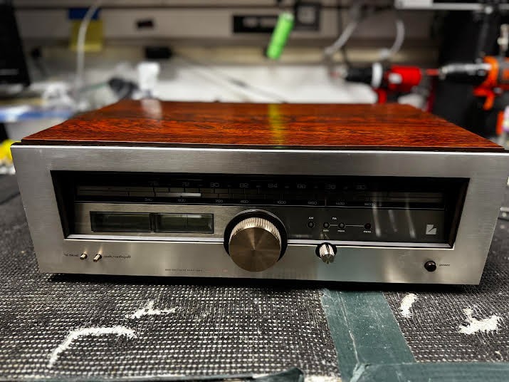 Luxman T-88V Solid State Vintage Stereo Tuner AM/FM - Non US Frequency Range