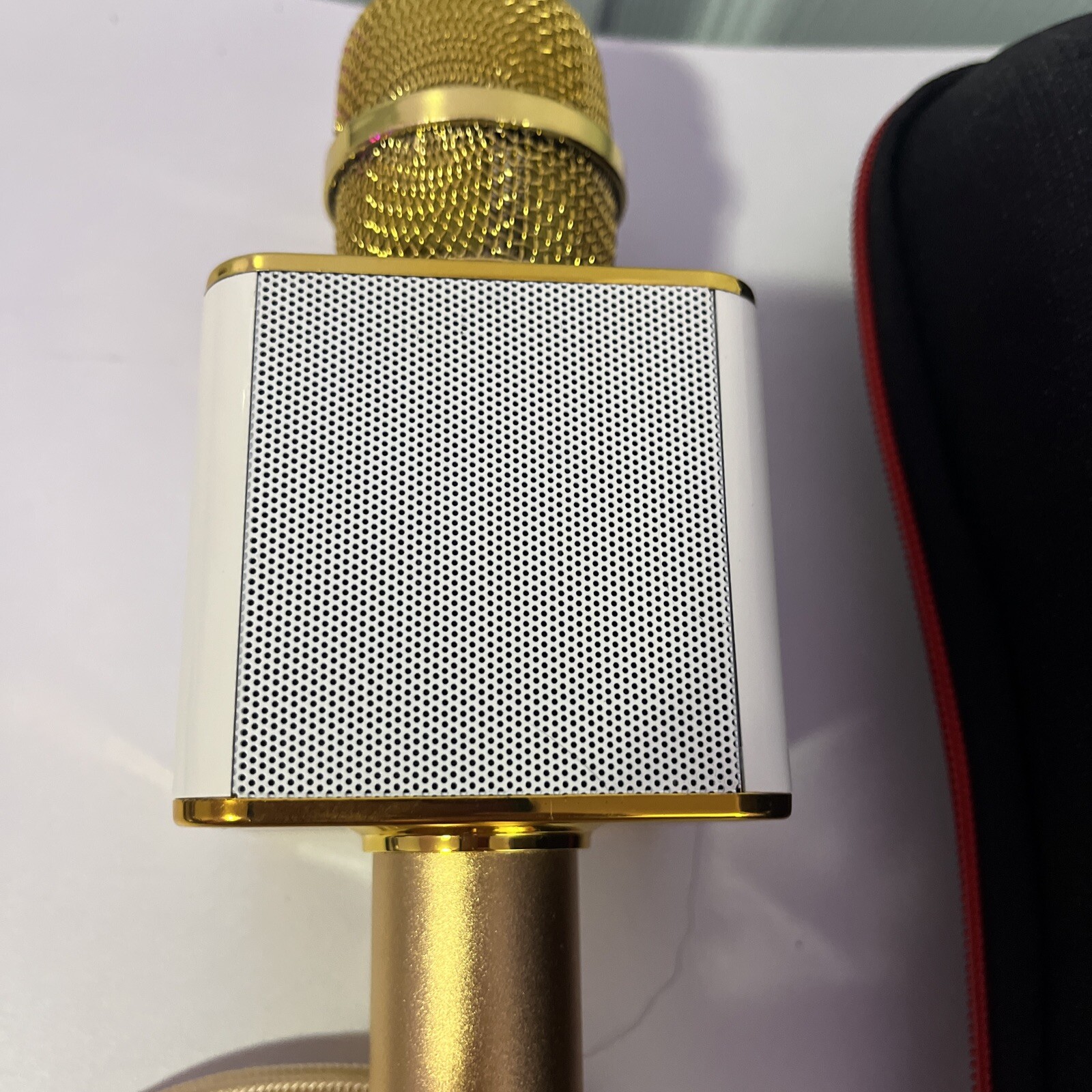 QFX Model Kar-3 Karaoke Microphone With Case And Cable UNTESTED White/Gold