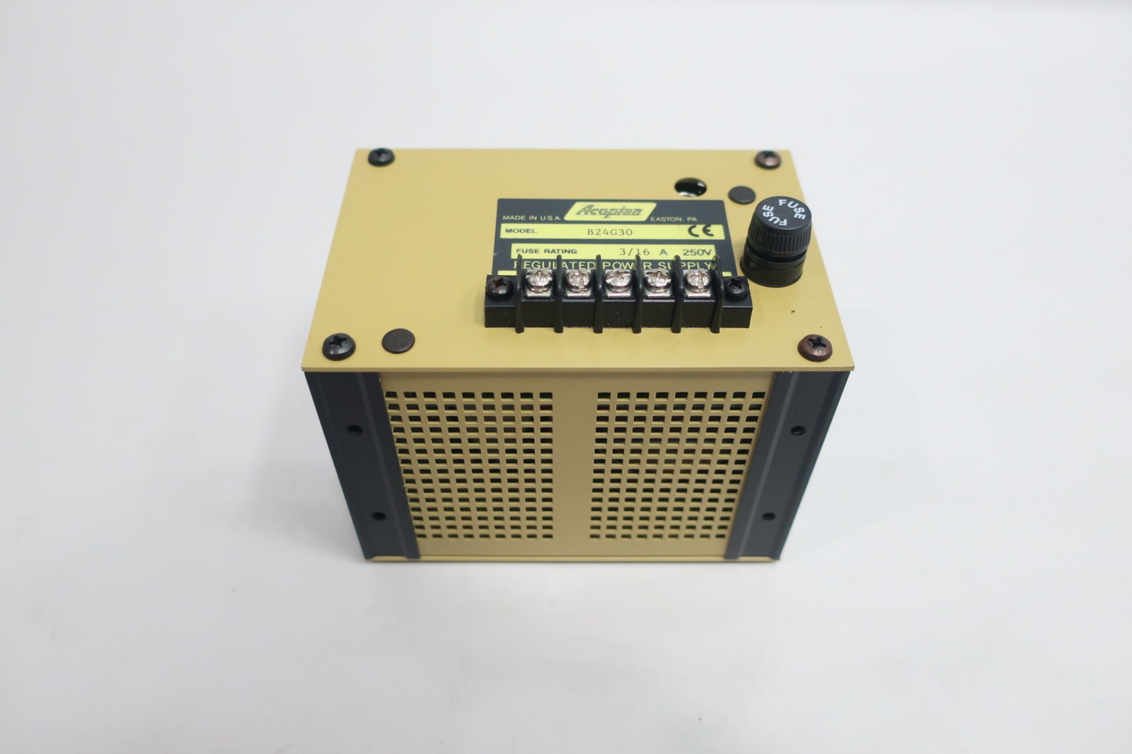 Acopian B24G30 Regulated Power Supply 250v-ac