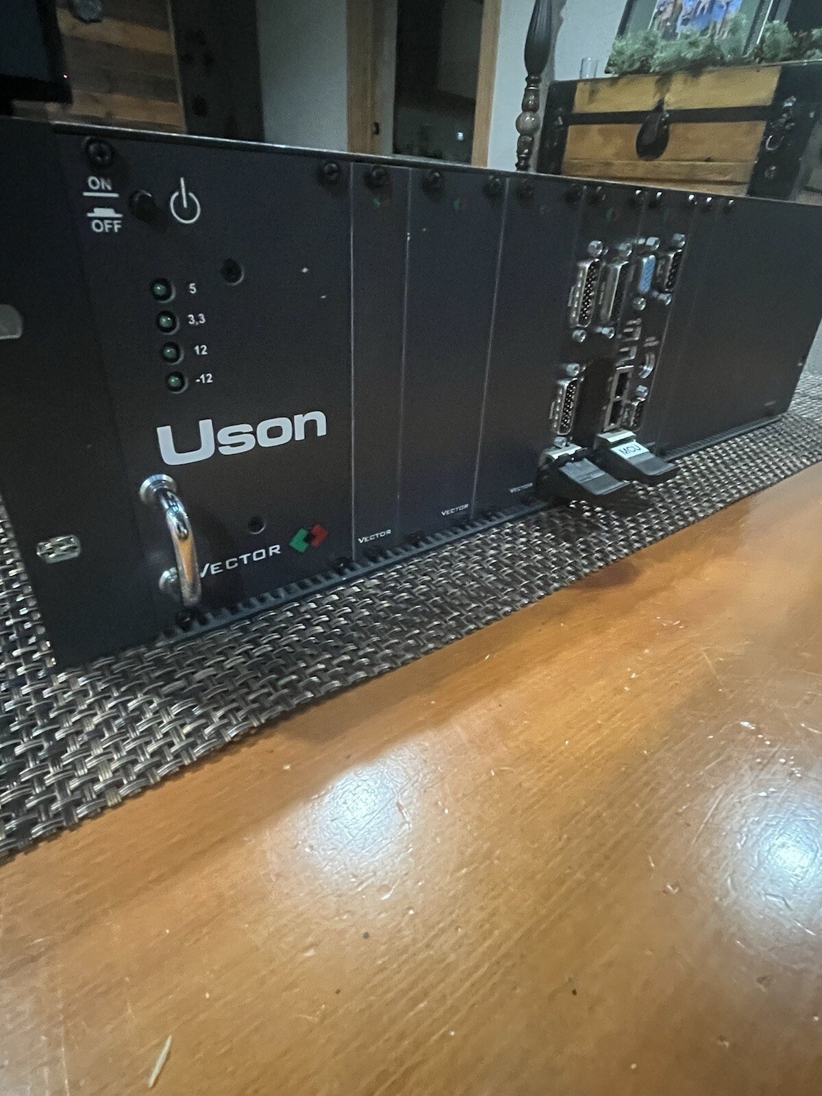 🇺🇸USON VECTOR, 51999 Mount Rack w/ Power Supply
